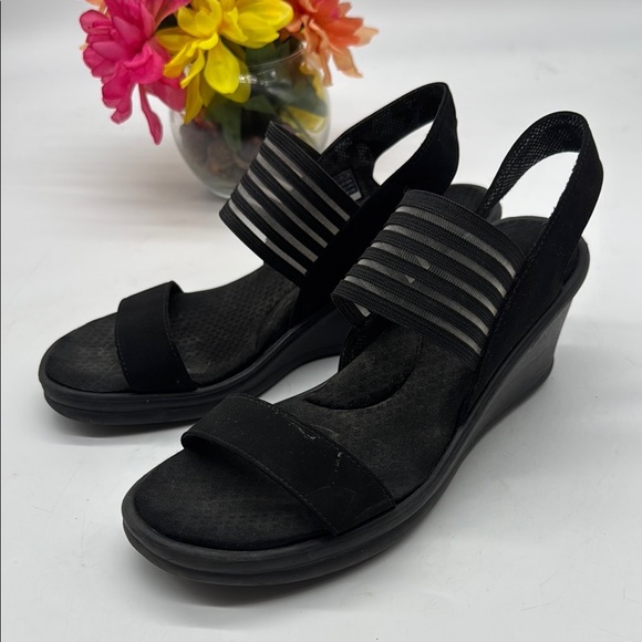 Skechers Shoes - Black Wedge Sandals with Elastic Straps and Cushioned Footbed Size 9 SKT7973G